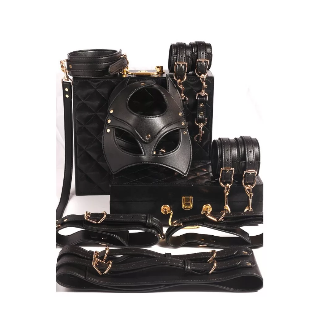 Set Accesorios BDSM Con Maletín de Lujo - Cuero Sintético (6 PCZ)