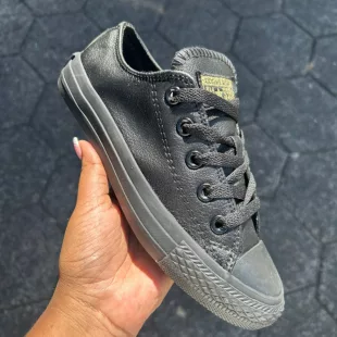 Tenis Chuck Taylor All Star Low Top Cuero - Negro ✦ Bajo pedido